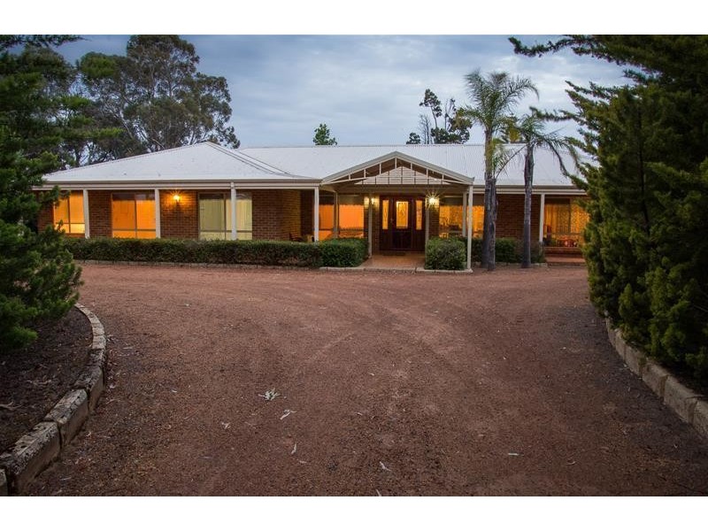 15 Adam Street, Boddington WA 6390