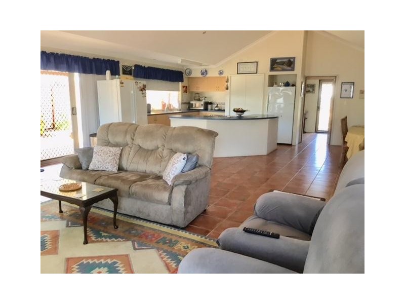 6 Montgomery Street, Brookton WA 6306