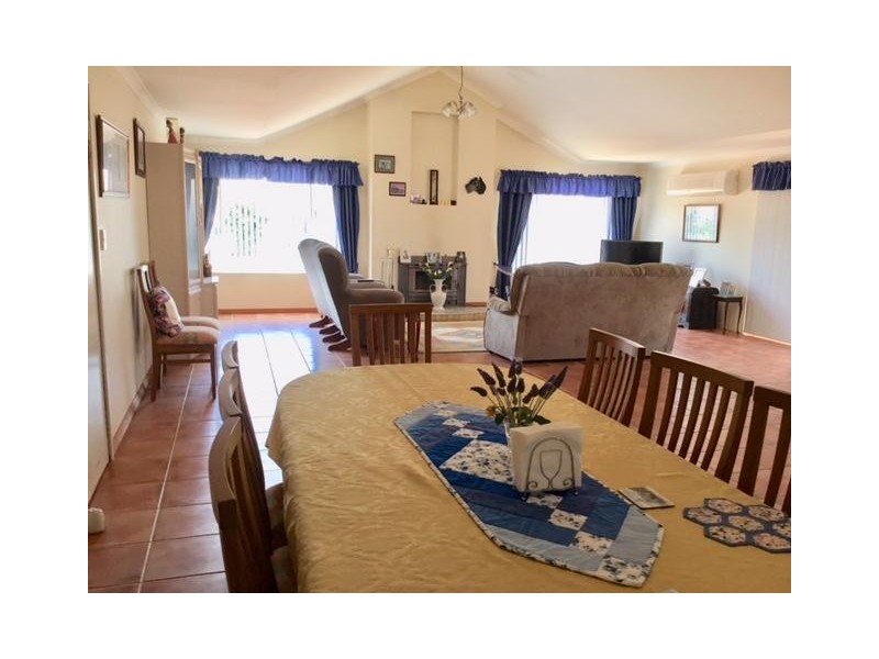 6 Montgomery Street, Brookton WA 6306