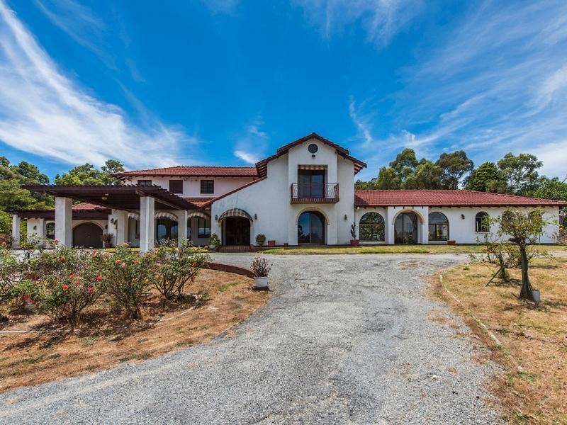 6 Rails Crescent, Wungong WA 6112