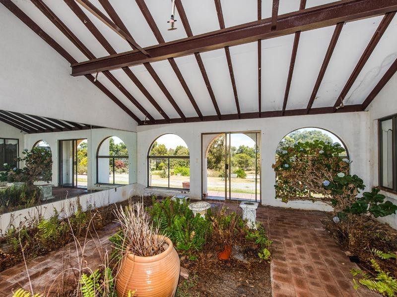 6 Rails Crescent, Wungong WA 6112