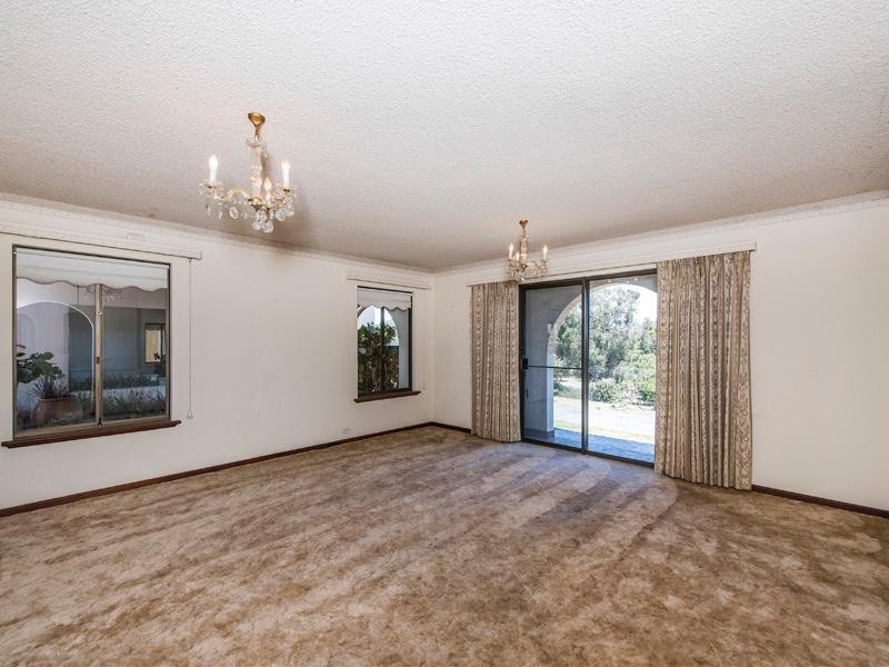 6 Rails Crescent, Wungong WA 6112