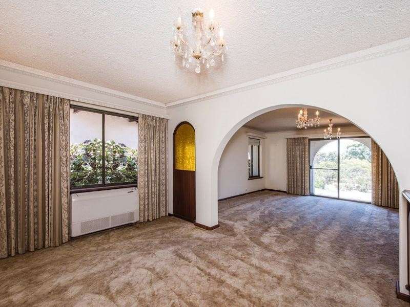 6 Rails Crescent, Wungong WA 6112