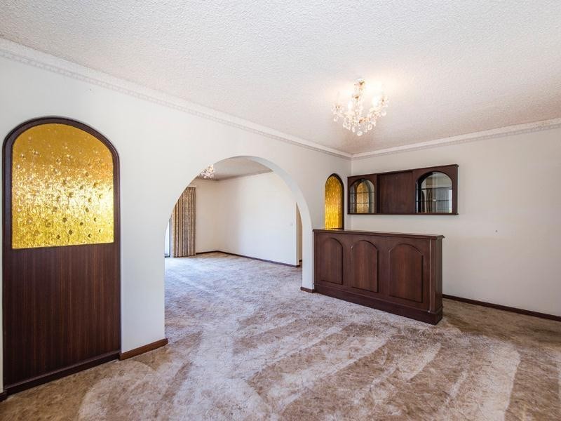 6 Rails Crescent, Wungong WA 6112