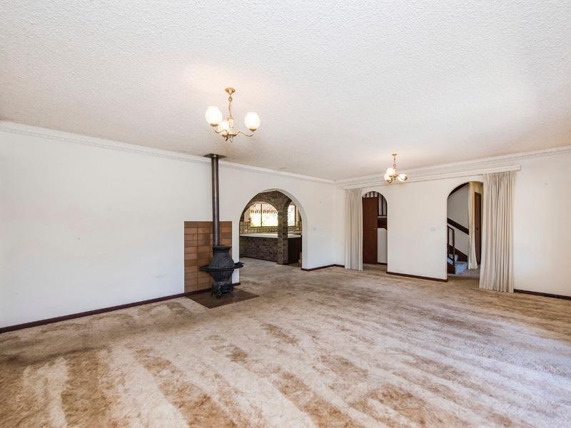 6 Rails Crescent, Wungong WA 6112