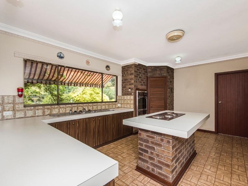 6 Rails Crescent, Wungong WA 6112