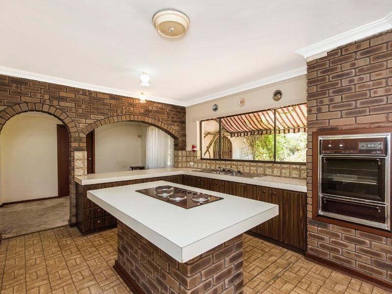 6 Rails Crescent, Wungong WA 6112