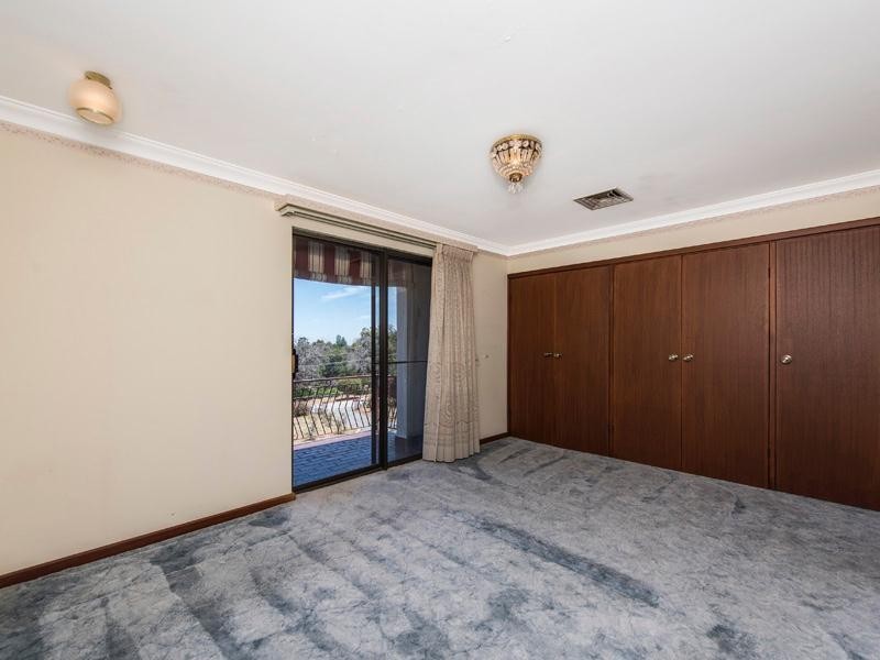 6 Rails Crescent, Wungong WA 6112