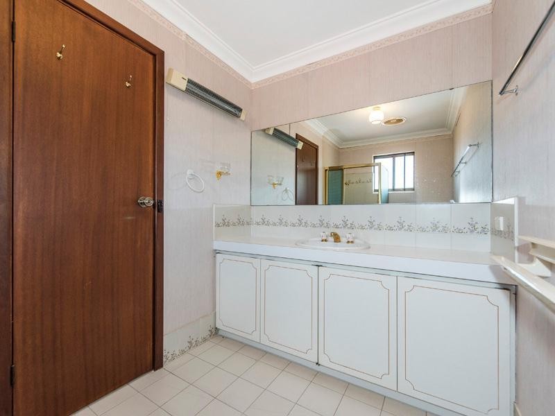 6 Rails Crescent, Wungong WA 6112