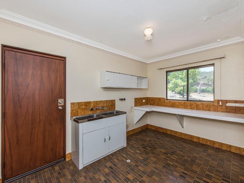 6 Rails Crescent, Wungong WA 6112