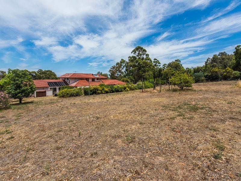 6 Rails Crescent, Wungong WA 6112