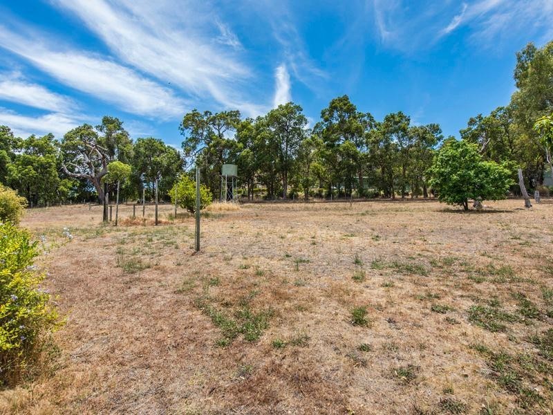 6 Rails Crescent, Wungong WA 6112