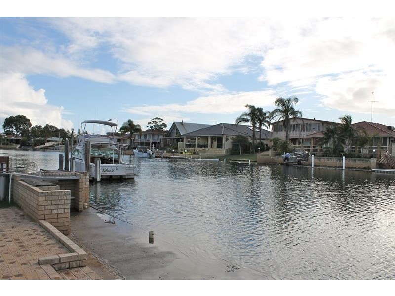 19 Woolah Place, South Yunderup WA 6208