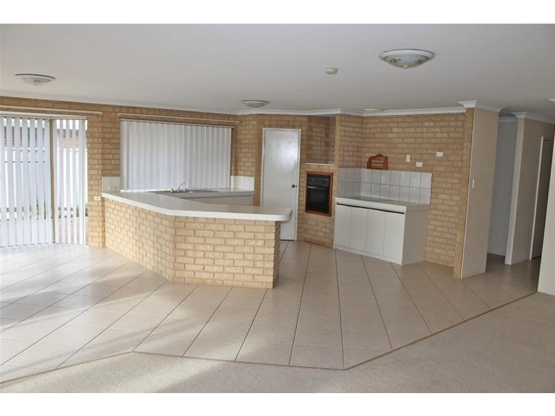 19 Woolah Place, South Yunderup WA 6208