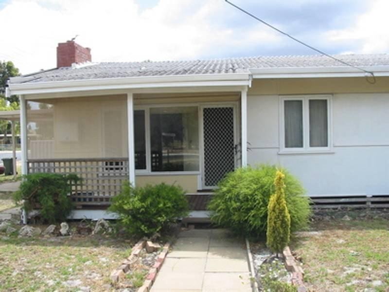 11 Dixon Avenue, Pinjarra WA 6208