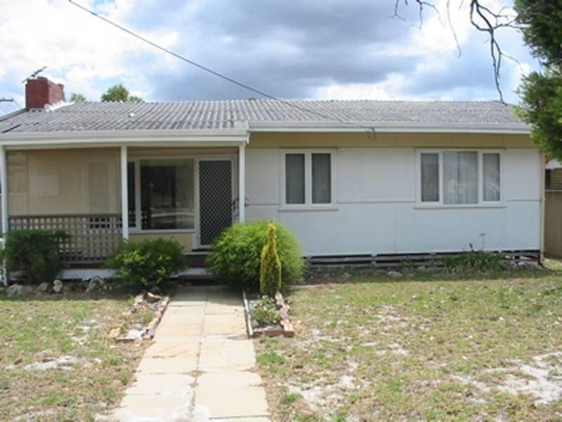 11 Dixon Avenue, Pinjarra WA 6208