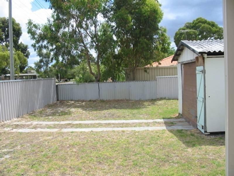 11 Dixon Avenue, Pinjarra WA 6208