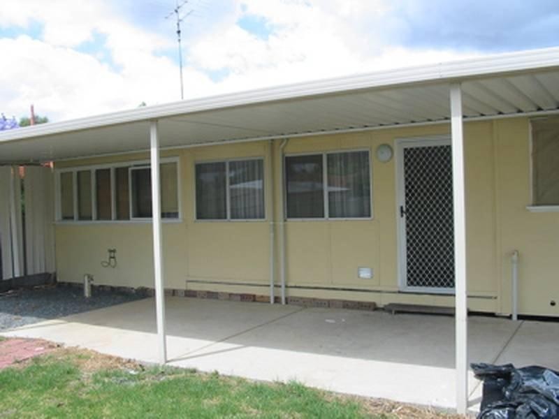 11 Dixon Avenue, Pinjarra WA 6208