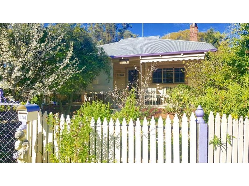 104 Fouracre Street, Waroona WA 6215