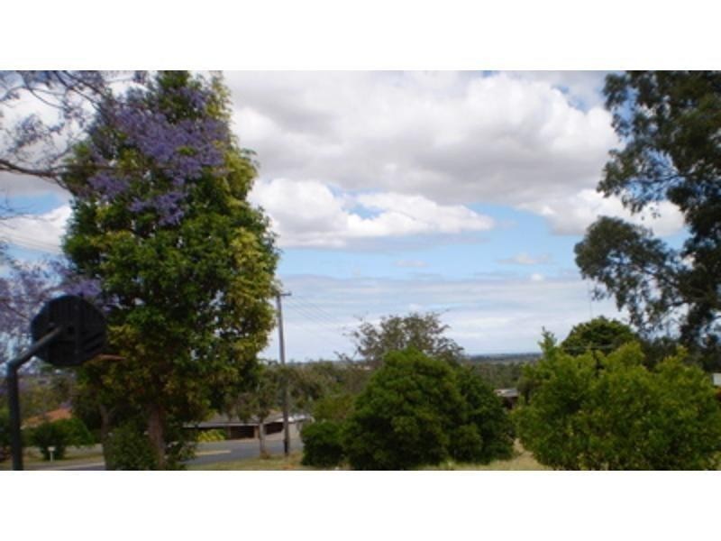 1/2 Iseppi Street, Waroona WA 6215