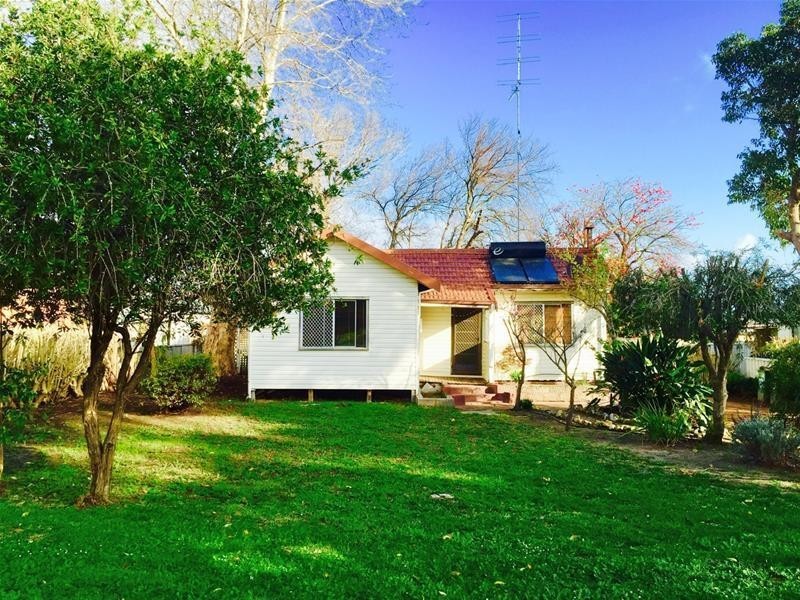 13 Fitzpatrick Place, Waroona WA 6215