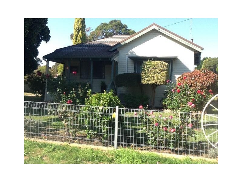 12 Sutton Street, Waroona WA 6215