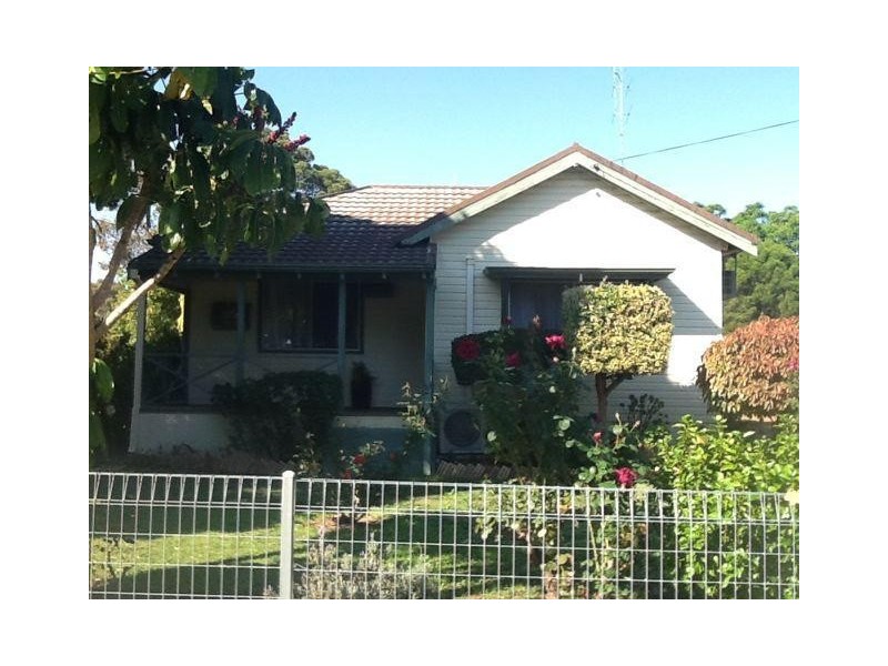 12 Sutton Street, Waroona WA 6215