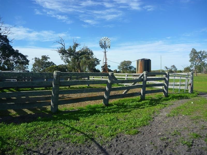 128 Daudson Road, Nirimba WA 6208