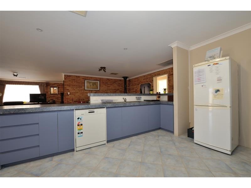 47 Country Road, Pinjarra WA 6208