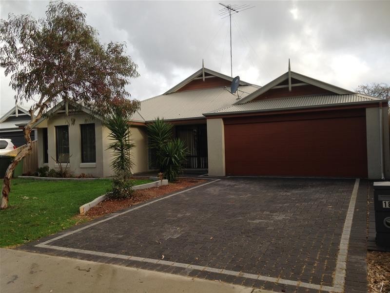 18 Kwella Entrance, Greenfields WA 6210
