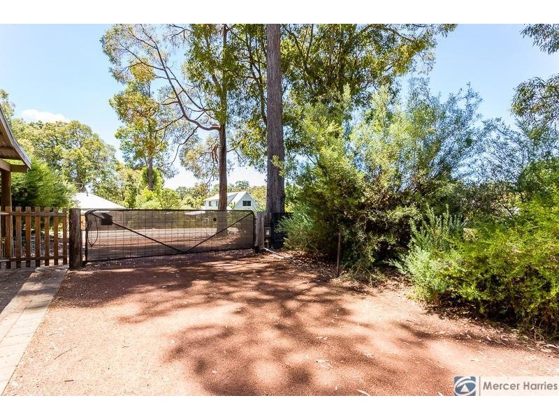 1 Begonia Court, Dwellingup WA 6213