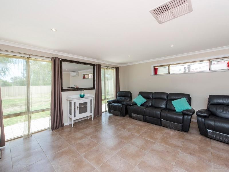 13 Deering Drive, North Yunderup WA 6208