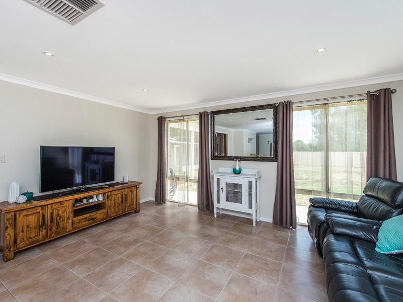 13 Deering Drive, North Yunderup WA 6208