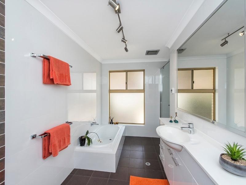 13 Deering Drive, North Yunderup WA 6208