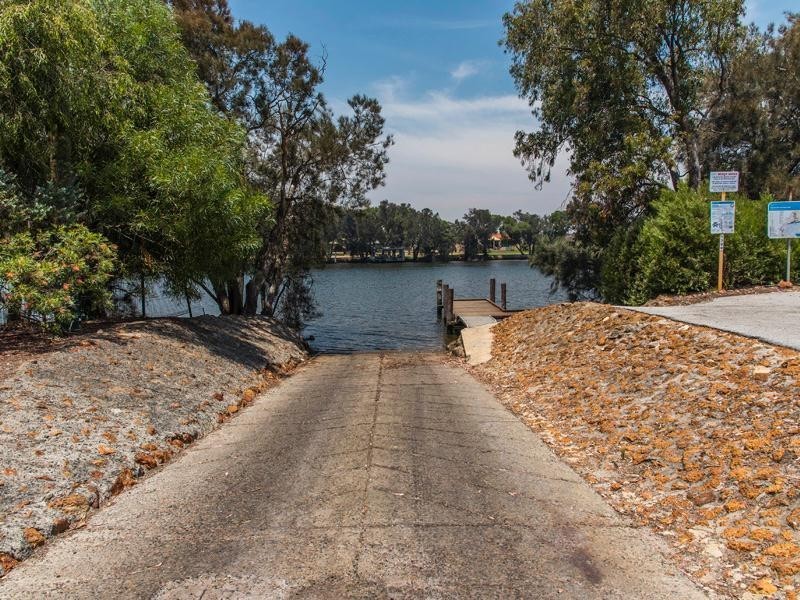 13 Deering Drive, North Yunderup WA 6208