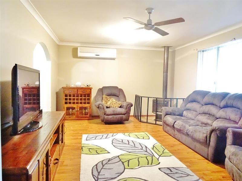 6 Hawksley Drive, Waroona WA 6215