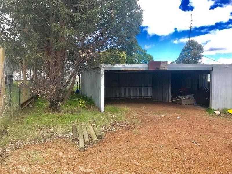 42 South West Highway, Waroona WA 6215