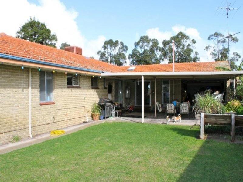 9 Dixon Avenue, Pinjarra WA 6208