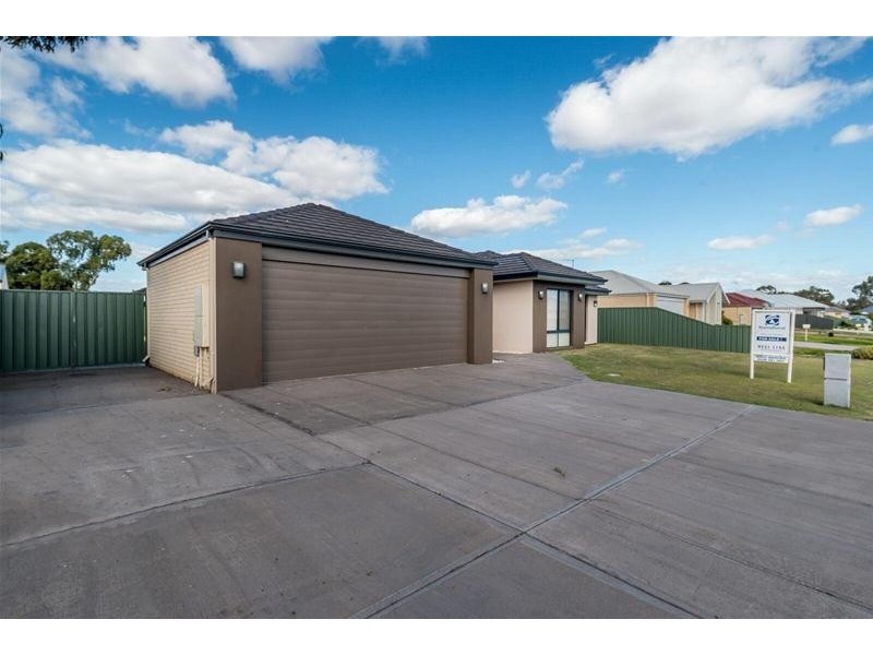 14 Chestnut Street, Pinjarra WA 6208