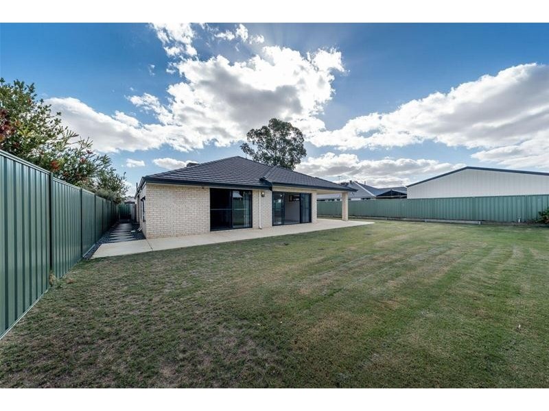14 Chestnut Street, Pinjarra WA 6208