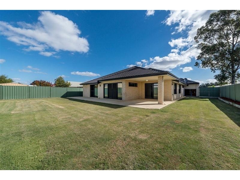14 Chestnut Street, Pinjarra WA 6208