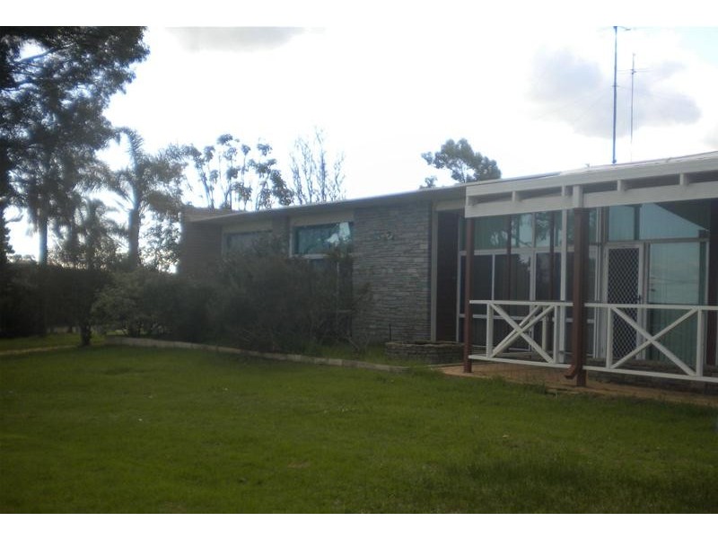 14 Hesse Street, Waroona WA 6215