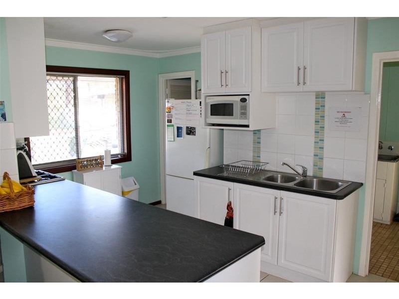 9 Dixon Avenue, Pinjarra WA 6208