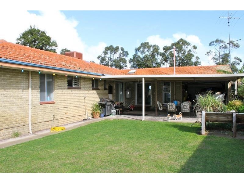 9 Dixon Avenue, Pinjarra WA 6208