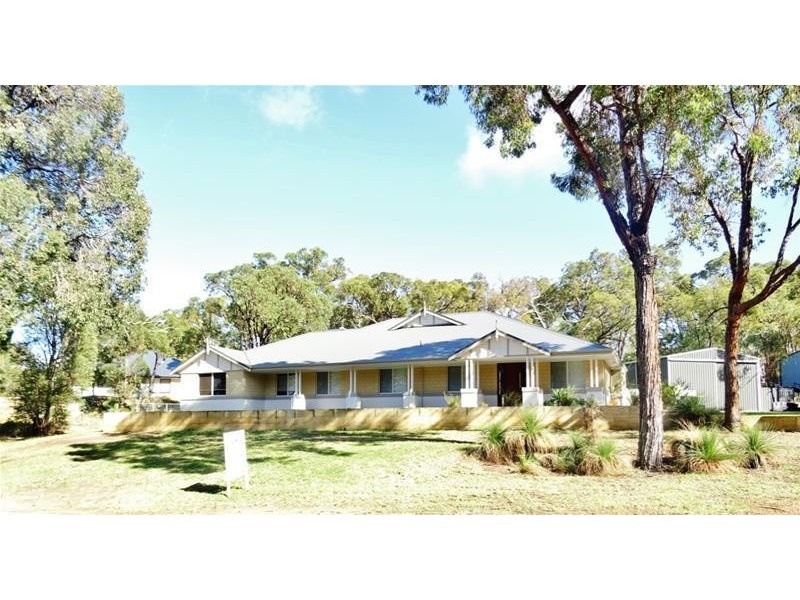 14 Lyons Road, Waroona WA 6215
