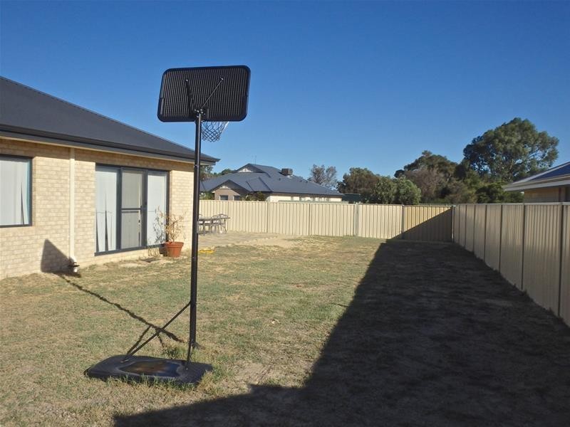 1 Chestnut Street, Pinjarra WA 6208