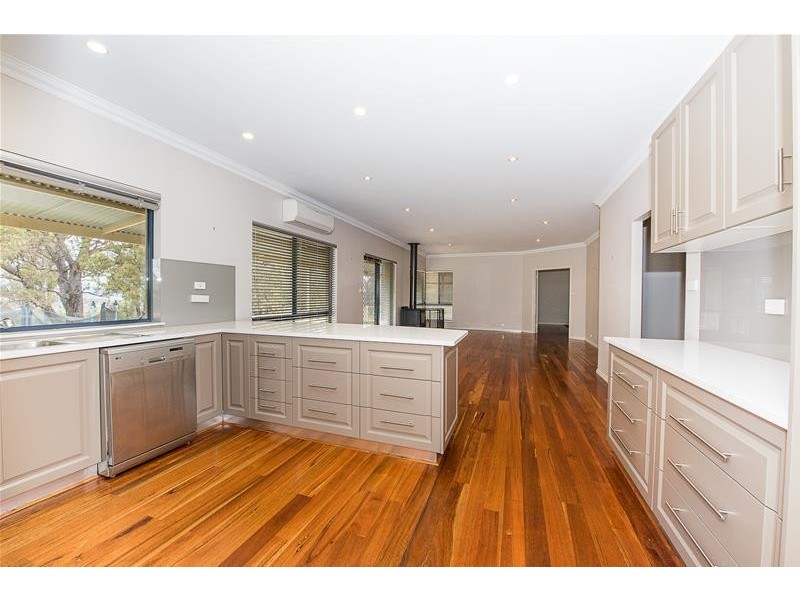 137 Fairway Place, Boddington WA 6390