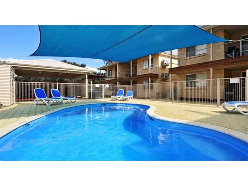 1 Lakes Crescent, South Yunderup WA 6208