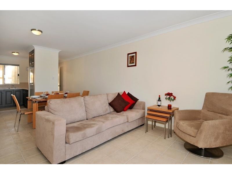 1 Lakes Crescent, South Yunderup WA 6208