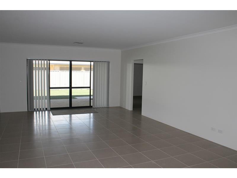 19 Placid Bend, South Yunderup WA 6208